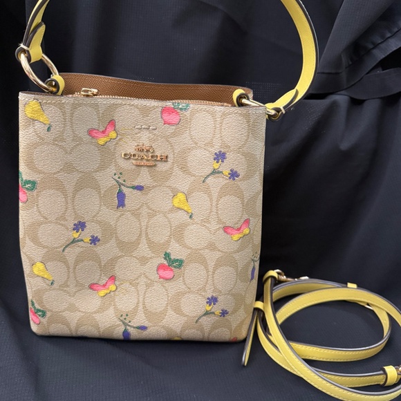 Coach Bucket Purse - Picture 5 of 12